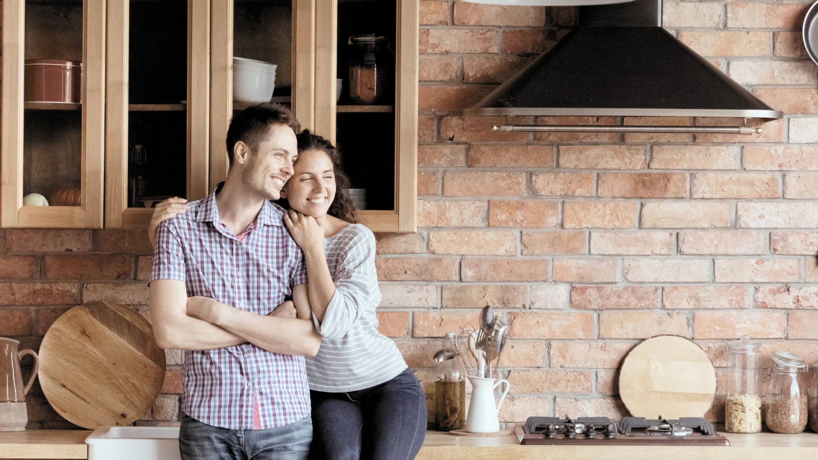 Pareja en su casa